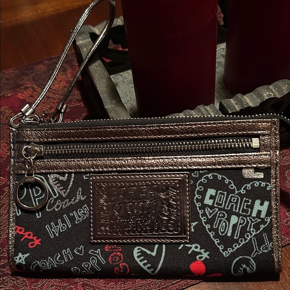 Coach Poppy Graffiti Wallet with no callouts EUC - Picture 1 of 15